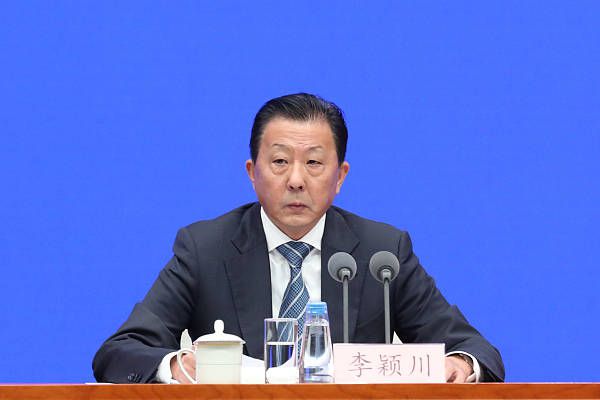 《法国空乘》高清在线观看