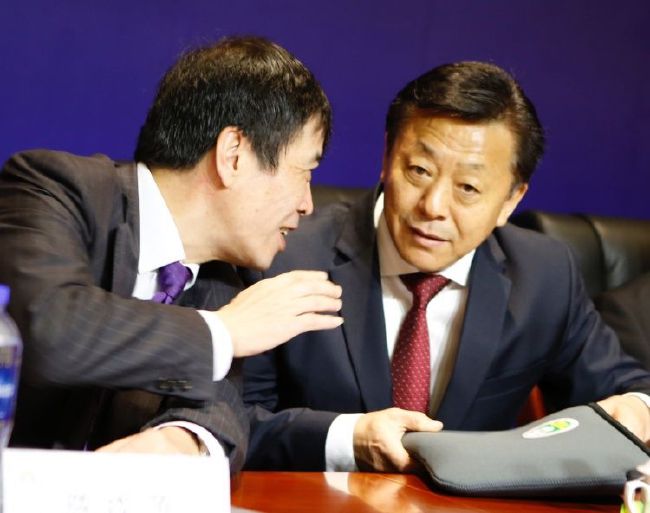 乖乖撅好自己把屁股扒开